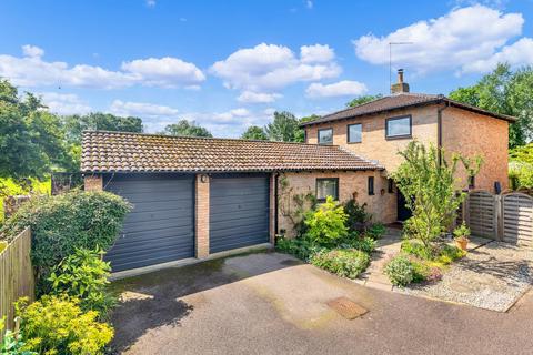 4 bedroom detached house for sale, Pigeons Close, Royston SG8