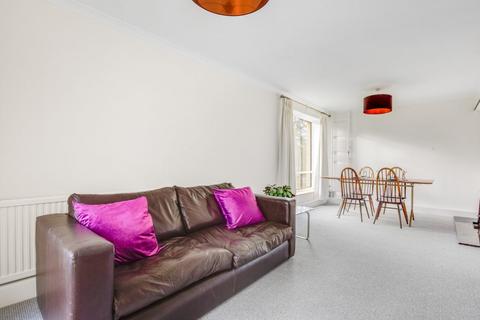 2 bedroom flat to rent, Victoria Drive, London SW19