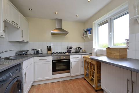 2 bedroom flat to rent, Laburnum Close, Friern Barnet, London, N11