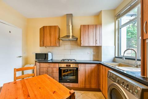 3 bedroom flat to rent, Caledonian Road, Holloway, London, N7