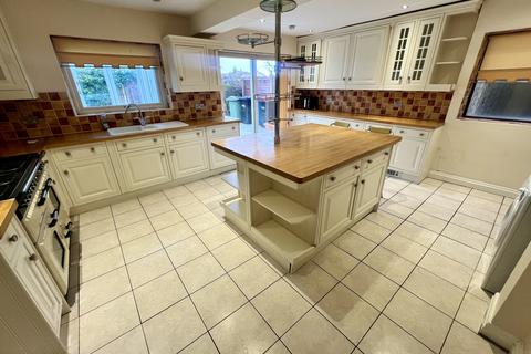 4 bedroom detached house for sale, Princes Way, Fleetwood FY7