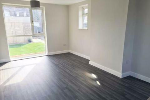 3 bedroom end of terrace house to rent, Warburton Road, Handforth