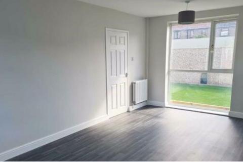 3 bedroom end of terrace house to rent, Warburton Road, Handforth