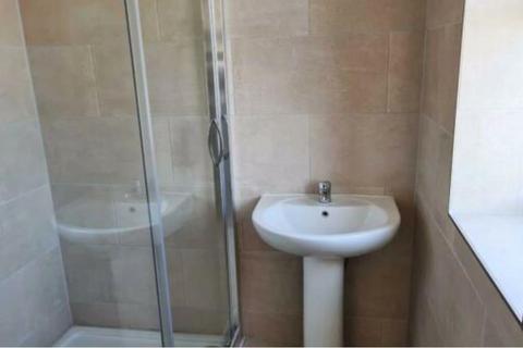 3 bedroom end of terrace house to rent, Warburton Road, Handforth