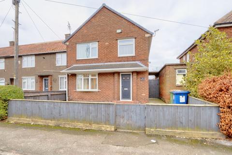 3 bedroom semi-detached house to rent, Burns Road, Middlesbrough, TS6