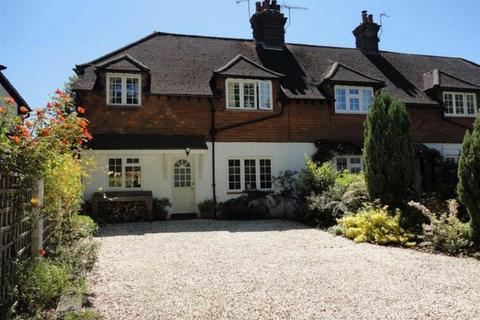 4 bedroom end of terrace house to rent, Ridlands Lane, Limpsfield Chart