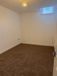 2 bedroom apartment to rent, Middleton Road, Royton