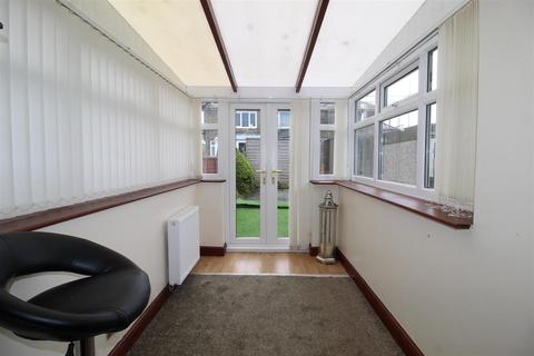 2 bedroom semi-detached house to rent, Gleanings Avenue, Norton Tower, Halifax