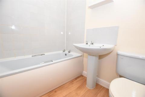 2 bedroom flat to rent, Kirk House, Market Place, Hedon, Hull