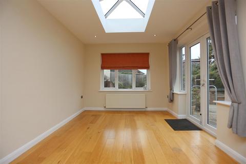 2 bedroom bungalow to rent, Northease Drive, Hove