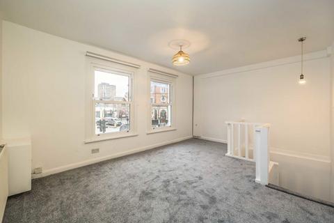 2 bedroom flat to rent, Mare Street, London E8