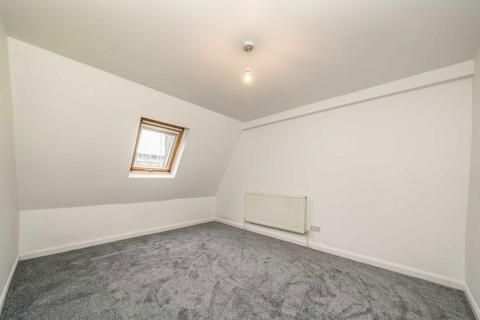 2 bedroom flat to rent, Mare Street, London E8