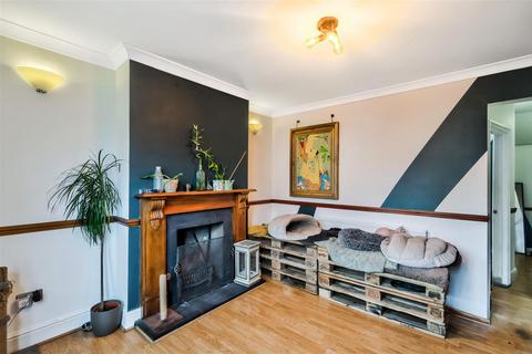 2 bedroom flat to rent, Manor Road, Leyton