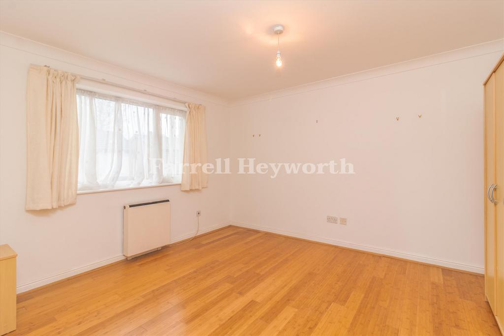 Bedroom 1 image 2