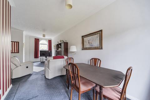 3 bedroom end of terrace house for sale, Belgrave Close, Hersham, Walton On Thames, KT12