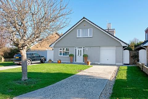 4 bedroom detached house for sale, Regis Avenue, Aldwick Bay Estate, Aldwick, Bognor Regis, West Sussex PO21