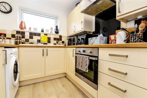 2 bedroom apartment for sale, Eastlands, New Milton, Hampshire, BH25