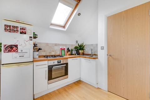 2 bedroom maisonette for sale, Brading Road, London, SW2