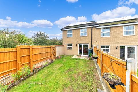 3 bedroom end of terrace house for sale, Tynan Close, Royston SG8