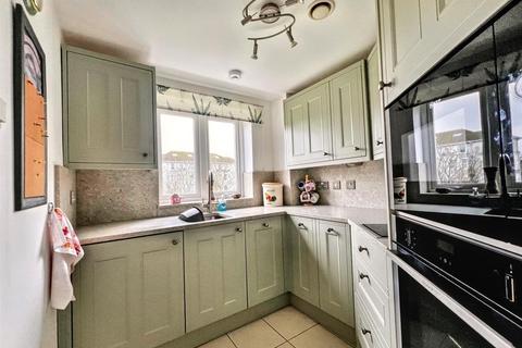 1 bedroom retirement property for sale, Jevington Gardens, Eastbourne