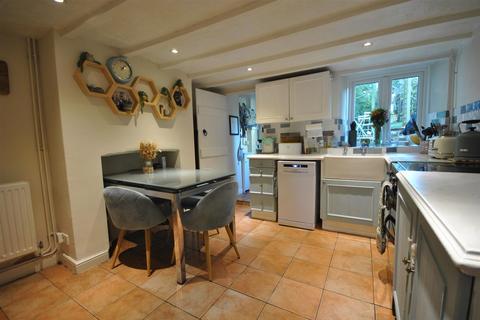 2 bedroom cottage for sale, High Street, Hardingstone