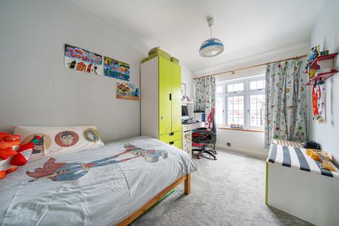 41 Cowper Close, Welling, DA16 2JT