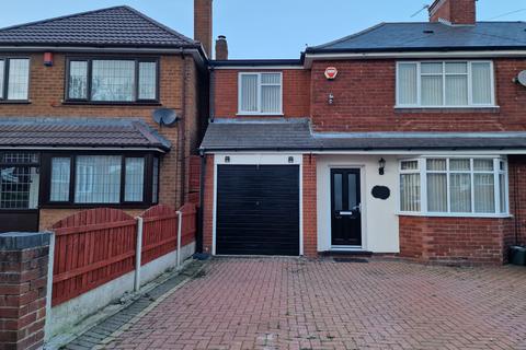 4 bedroom semi-detached house to rent, Braden Road, Wolverhampton WV4