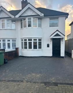 4 bedroom semi-detached house to rent, Windsor Road, Harrow HA3