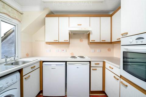 1 bedroom retirement property for sale, Mervyn Road, Shepperton TW17