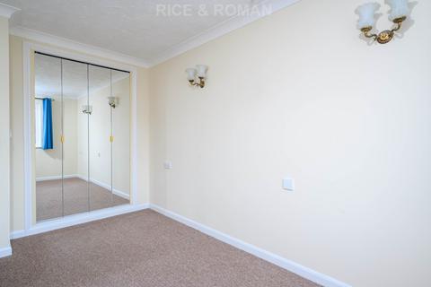 1 bedroom retirement property for sale, Mervyn Road, Shepperton TW17