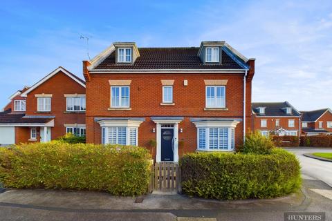 5 bedroom detached house for sale, Waterdale Close, Bridlington