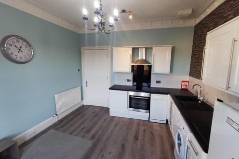 3 bedroom flat to rent, Court Street, Stobswell, Dundee, DD3