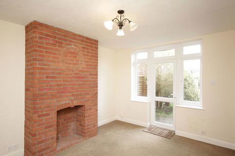 3 bedroom semi-detached house to rent, Bartlemy Road, Newbury RG14