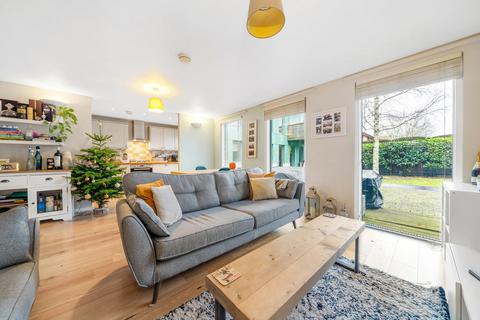 2 bedroom flat for sale, Balham Grove, London SW12