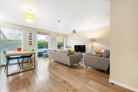 2 bedroom flat for sale, Balham Grove, London SW12