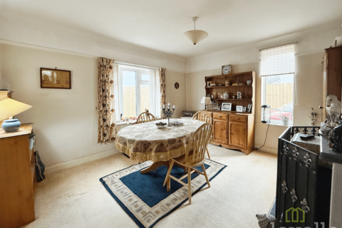 3 bedroom detached house for sale, Gainsborough Road, Hemswell Cliff DN21