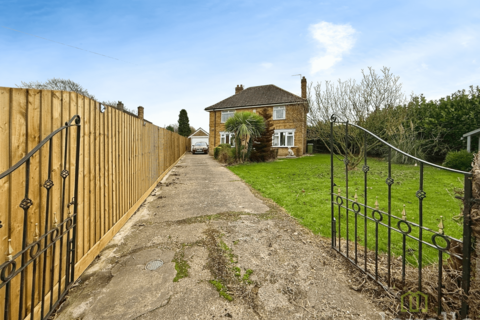 3 bedroom detached house for sale, Gainsborough Road, Hemswell Cliff DN21