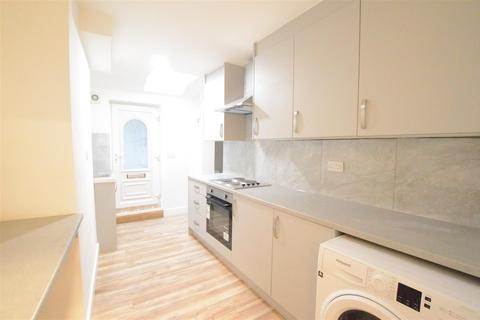 1 bedroom flat to rent, High Street, Iver