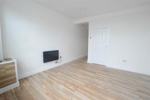 1 bedroom flat to rent, High Street, Iver