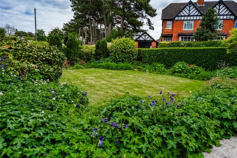 2 bedroom bungalow for sale, Station Road, Great Coates, Grimsby, Lincolnshire, DN37