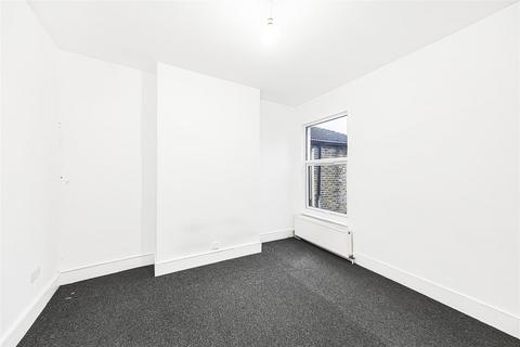 2 bedroom flat to rent, Francis Road, London E10