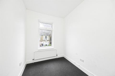 2 bedroom flat to rent, Francis Road, London E10