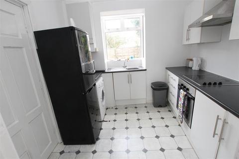 2 bedroom terraced house to rent, Markland Hill, Bolton BL1