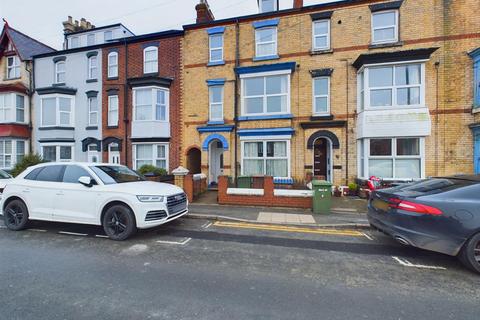 7 bedroom terraced house for sale, Windsor Crescent, Bridlington