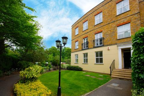 2 bedroom flat for sale, Hampton Court Crescent, Graburn Way, East Molesey, KT8