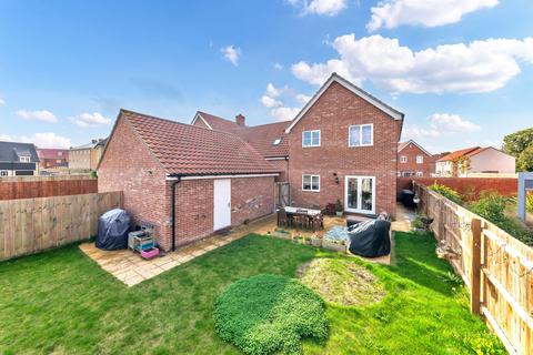 3 bedroom link detached house for sale, Clover Way, Royston SG8