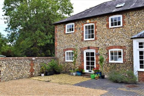 2 bedroom cottage to rent, Church Road, Halstead