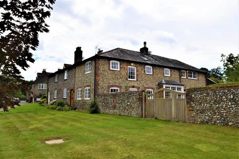 2 bedroom cottage to rent, Church Road, Halstead