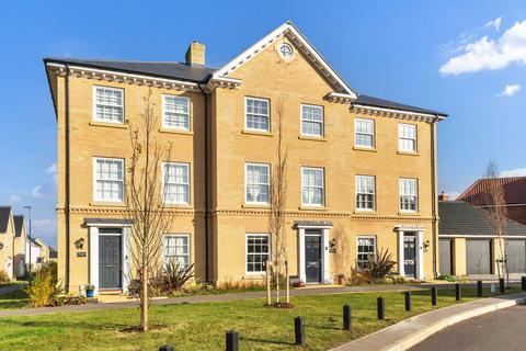 3 bedroom townhouse for sale, Daffodil Close, Royston SG8