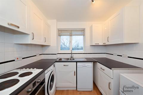 2 bedroom apartment to rent, Ferguson Close, London, E14